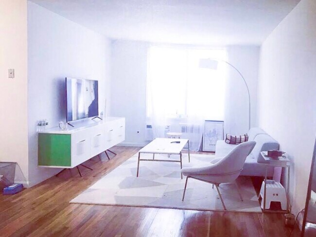 Living room - 6311 Queens Blvd