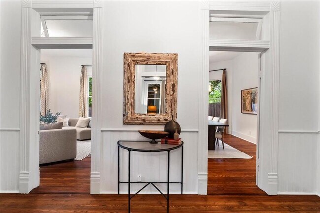 Foto del edificio - 1012 E 8th St