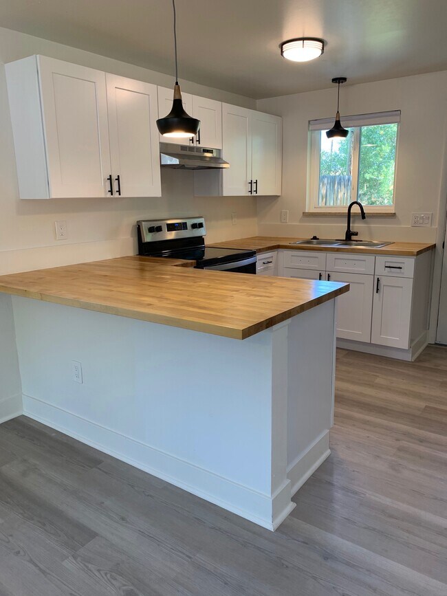 Foto del edificio - 5846 Pierce St