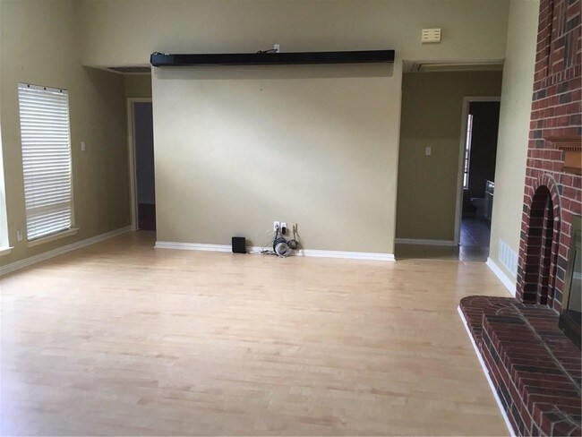 Building Photo - 2237 Eldger Dr