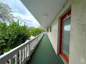 Building Photo - 3571 Inverrary Dr