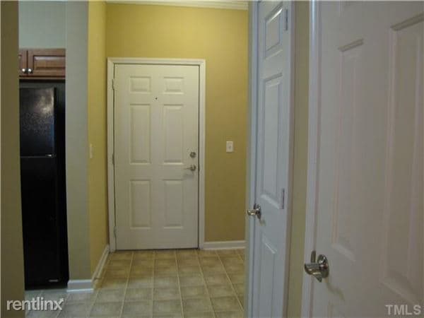 Building Photo - 2610 Oldgate Dr