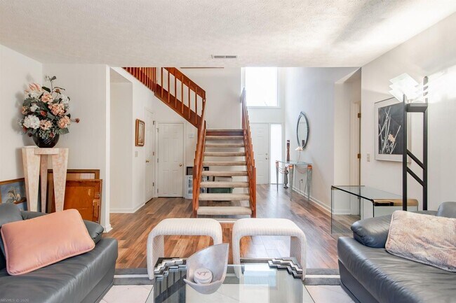 Building Photo - 101 Silverleaf Ln