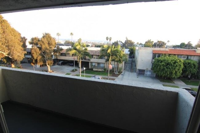 Building Photo - 2 bedroom in Los Angeles CA 90034