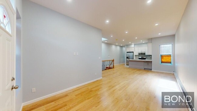 Building Photo - Brand New Gut Renovated 3 Bed
