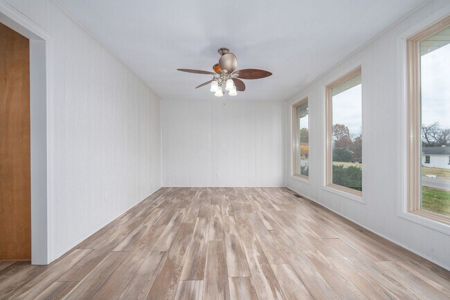 Foto del edificio - Updated All Brick One-Level