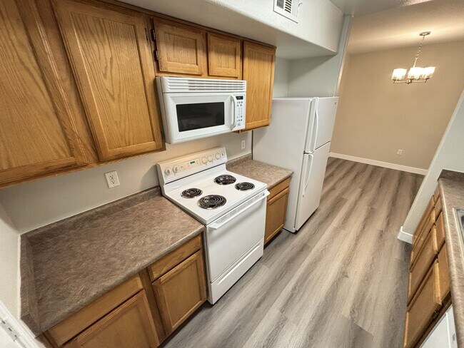 Foto del edificio - Beautiful 1Bed/1Bath/1Car 2nd floor Condo located in the beautiful Tuscano Gated Community!