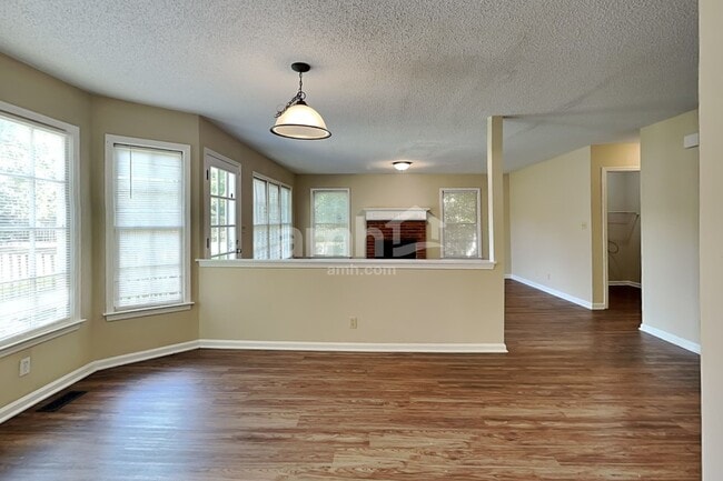 Building Photo - 1300 Summit Point Ln