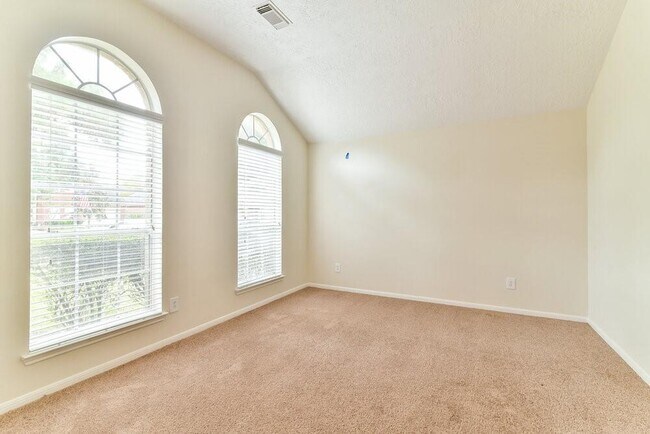 Building Photo - 17606 Glenwolf Dr