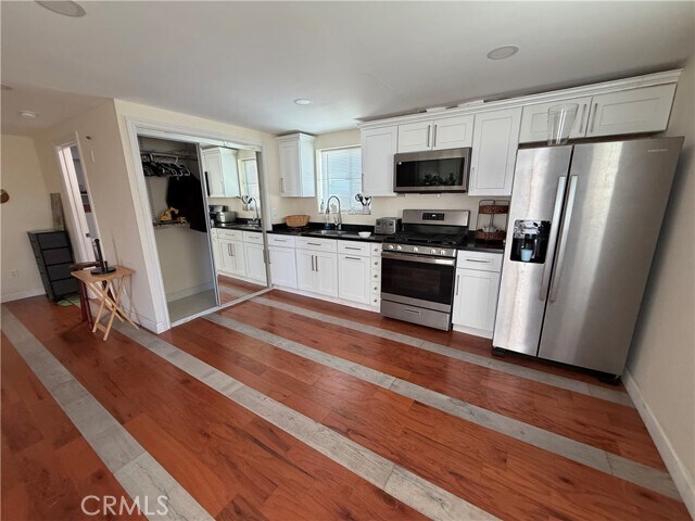 Foto del edificio - 24001 Bessemer St