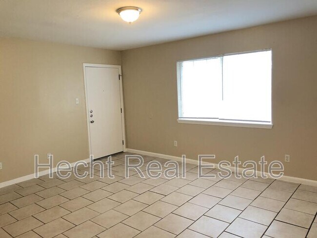 Foto del edificio - 7300 Twin Crest Dr