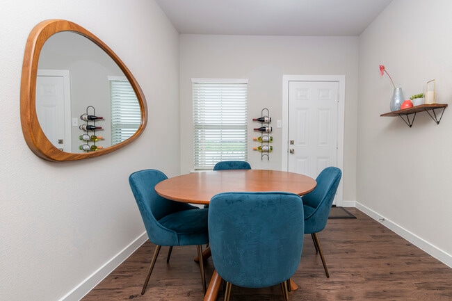 Building Photo - Townhomes at Bluebonnet Trails