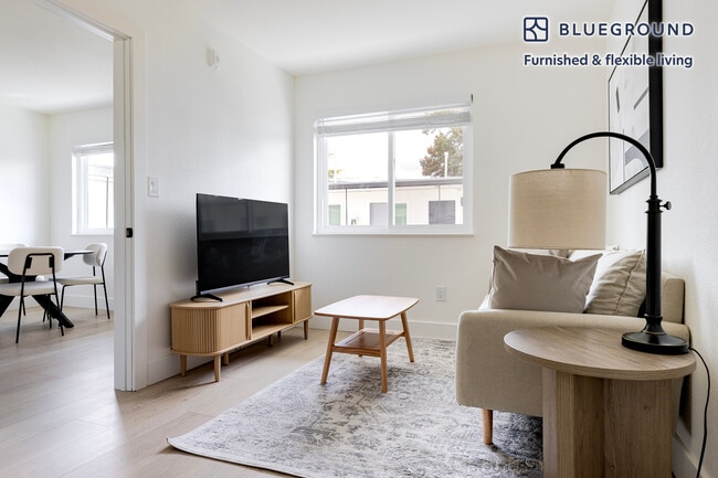 Building Photo - 2124 Parker St