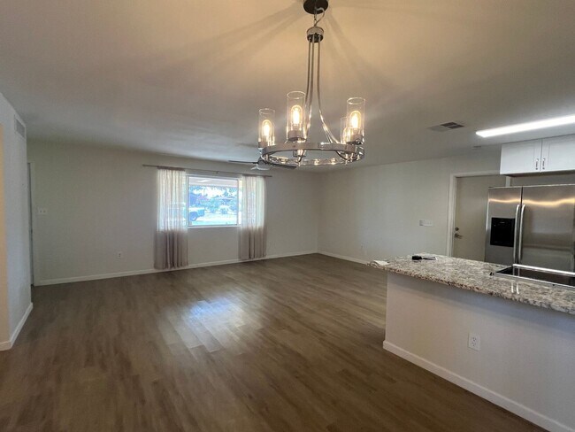 Foto del edificio - Discover this fully renovated 2-bedroom, 2...