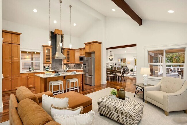 Building Photo - Amazing Kirkland Craftsman