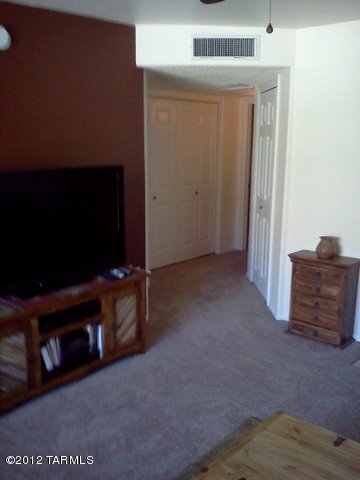 Foto del edificio - 6655 N Canyon Crest Dr