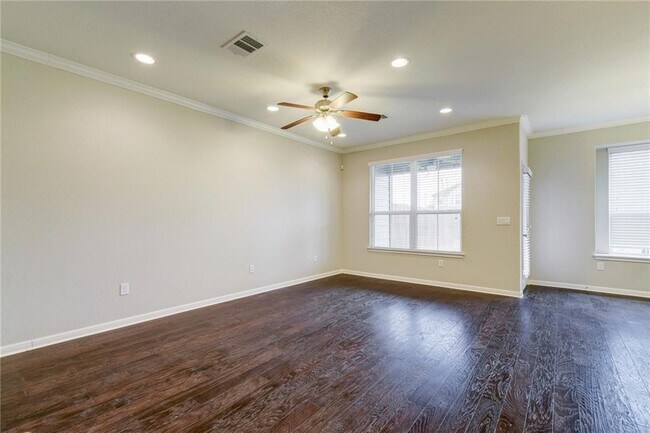 Foto del edificio - 13400 Briarwick Dr