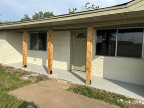 Building Photo - 417 W Lyndale Dr