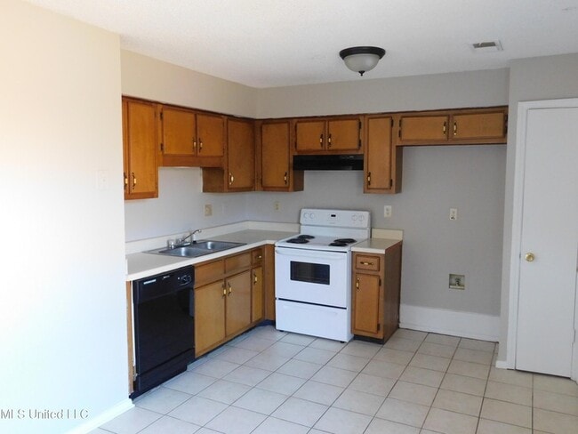 Photo - 5820 Briarwood Dr House