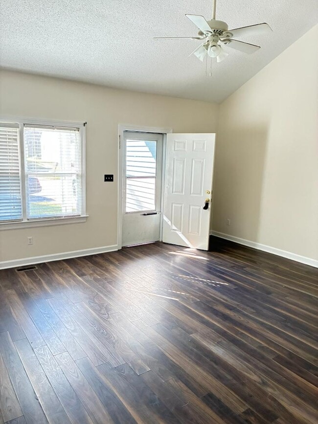 Foto del edificio - 3532 Wescott Dr NW