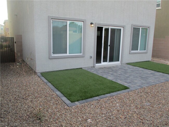 Foto del edificio - 7448 Red Plumeria Ave