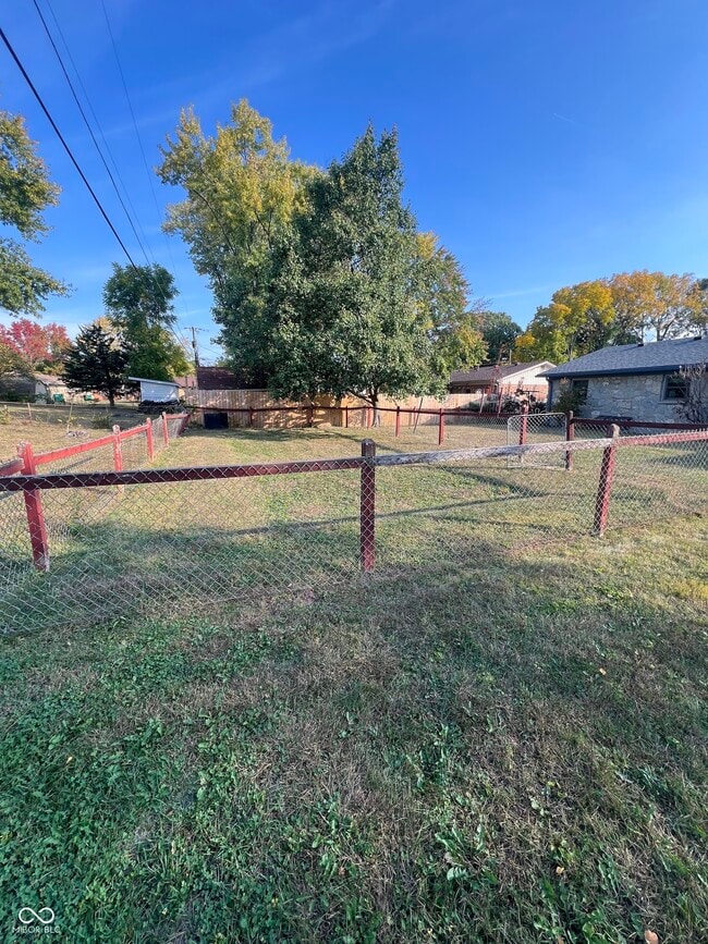 Building Photo - 616 Lawndale Dr