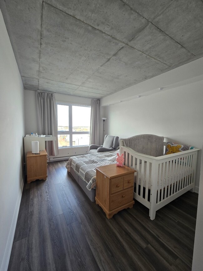 Building Photo - 1431 Av. de la Gare
