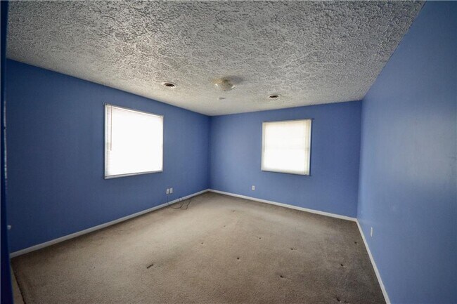 Foto del edificio - 115 N Main St