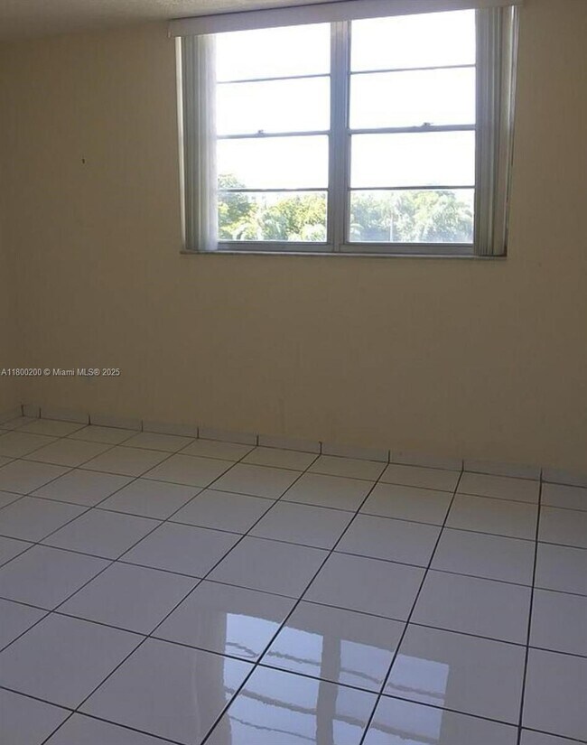 Foto del edificio - 1465 NE 123rd St