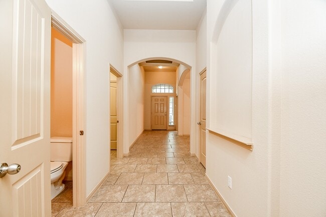 Foto del edificio - 11022 Ellison Ridge Dr