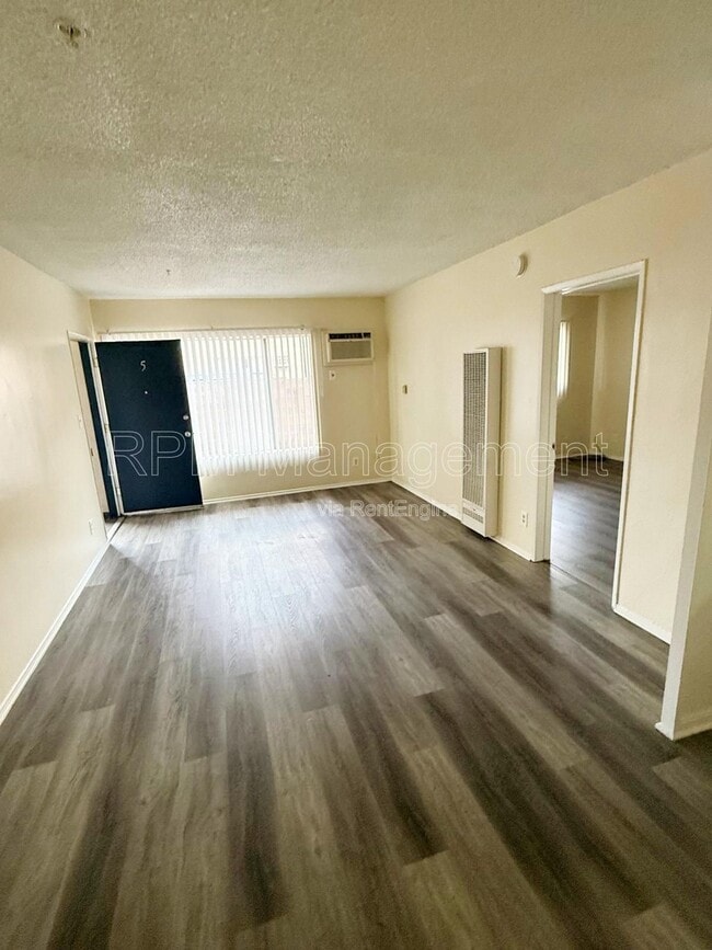 Foto del edificio - 6645 Etiwanda Ave