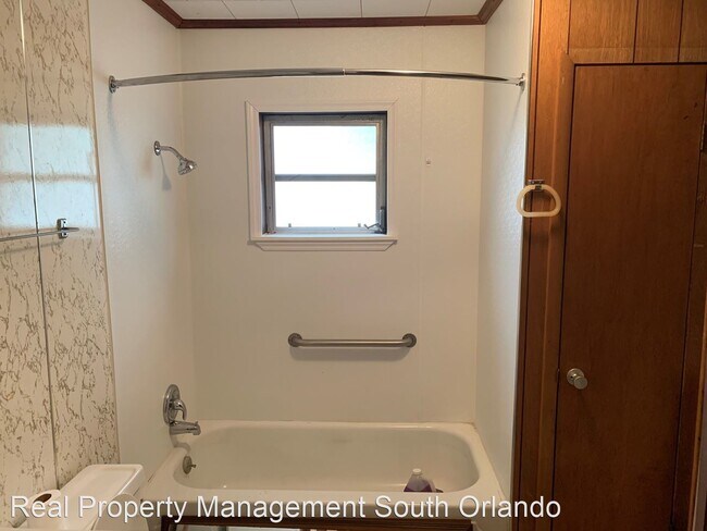 Foto del edificio - 3 br, 1 bath House - 1671 School Street