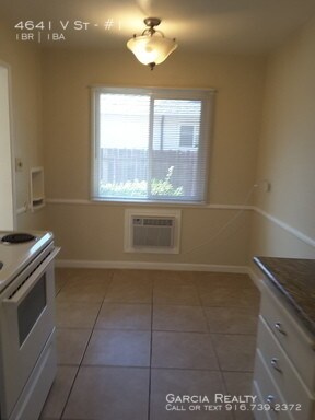 Building Photo - 1 bedroom 1 bath in Elmhurst