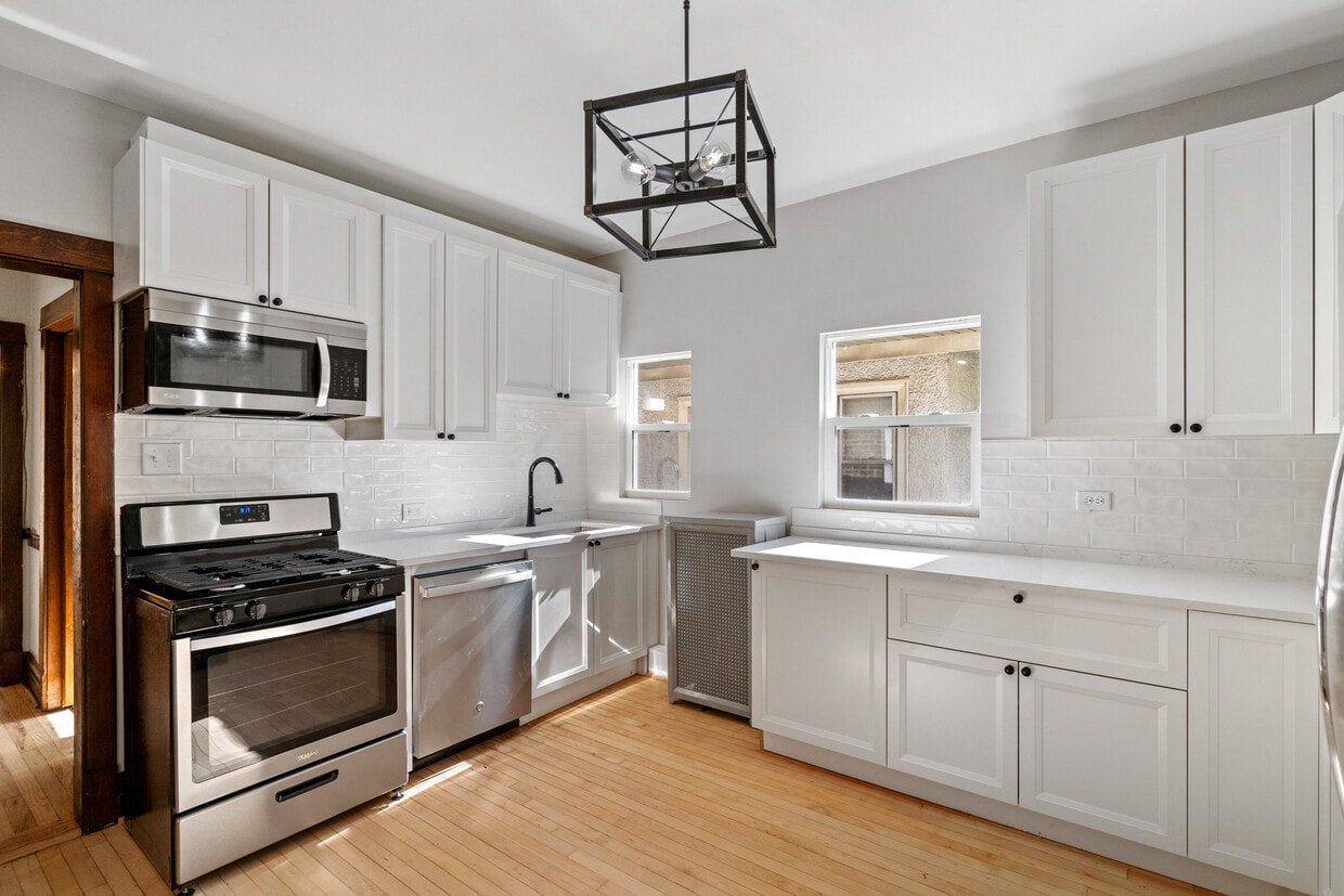 Kitchen Pic 1 - 5059 W Sunnyside Ave (Chicago, IL)