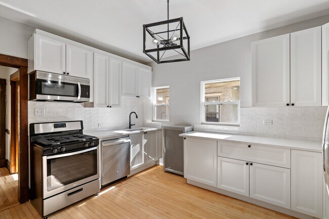 Kitchen Pic 1 - 5059 W Sunnyside Ave Apartments