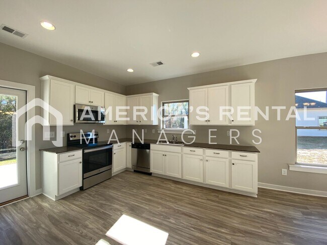 Building Photo - Home for Rent in Lincoln, AL! Sign a 13 mo...