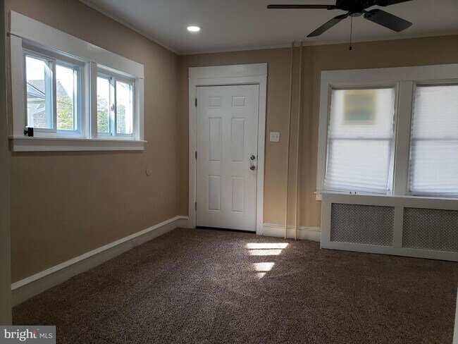 Building Photo - 123 Primos Ave