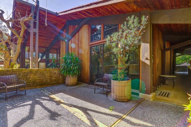 Building Photo - 415 Walsh Rd