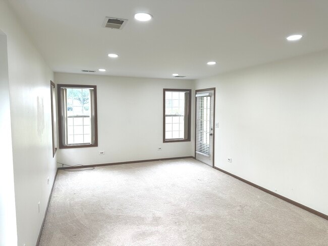 Building Photo - 317 Sheffield Dr