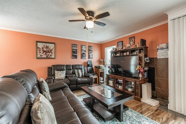 Foto del edificio - 3919 Fairmont Pkwy