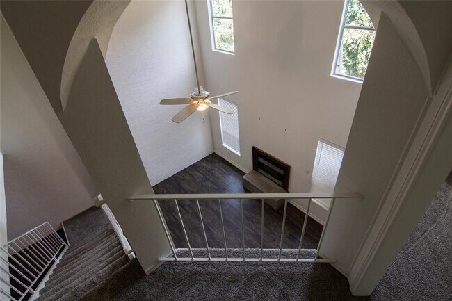 Building Photo - 2065 Fleur De Lis Ct