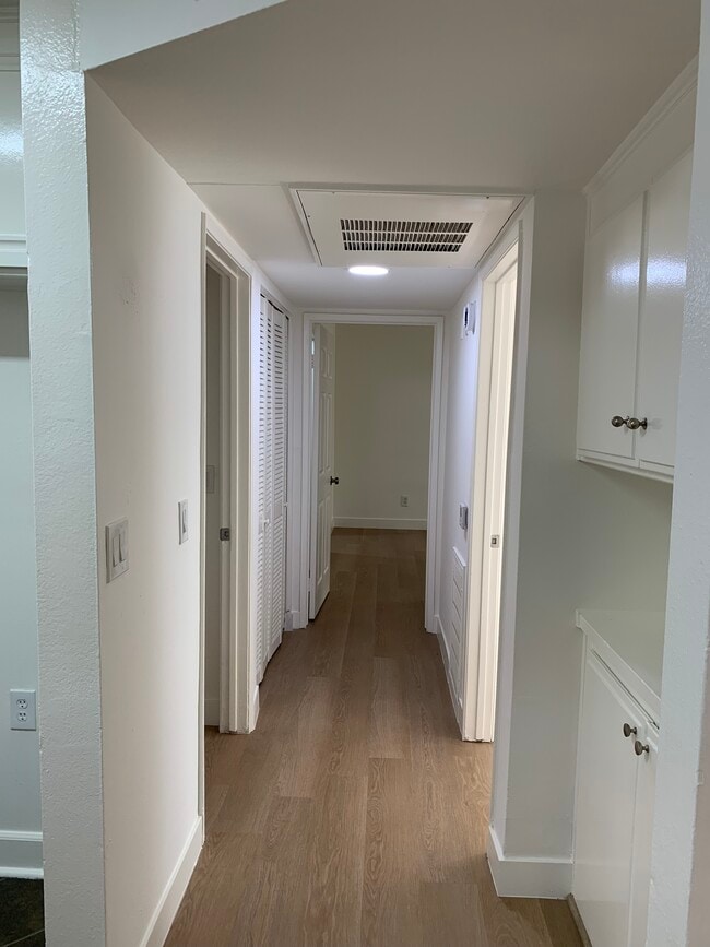 Building Photo - 7045 Woodley Ave