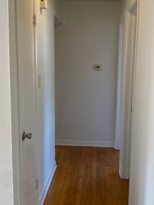 Foto del edificio - 9029 Sproat Ave