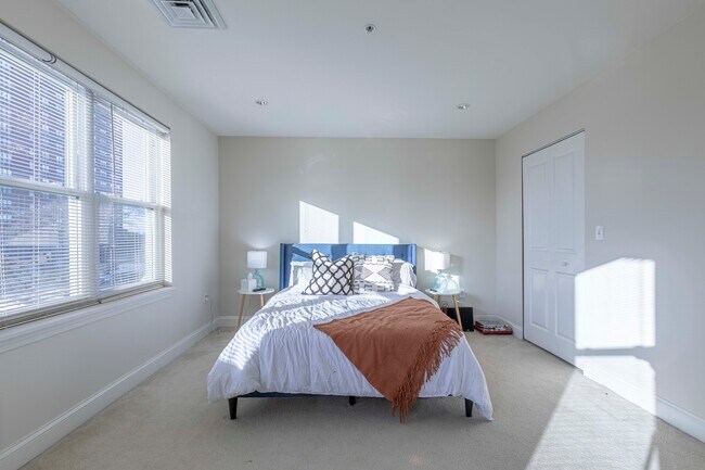 Foto del edificio - 318 Rindge Ave