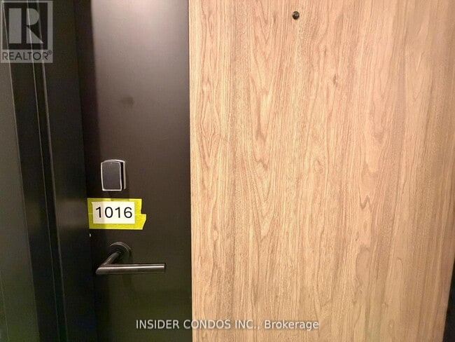 Building Photo - 1007 The Queensway