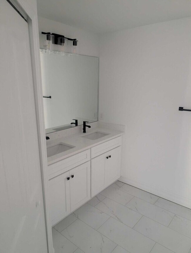 Foto del edificio - 3026 NE 6th Pl