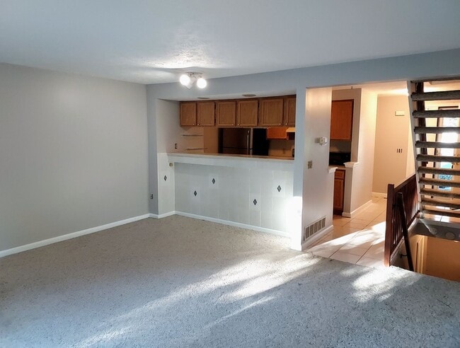 Building Photo - 2-bedroom 1.5-bathroom townhouse