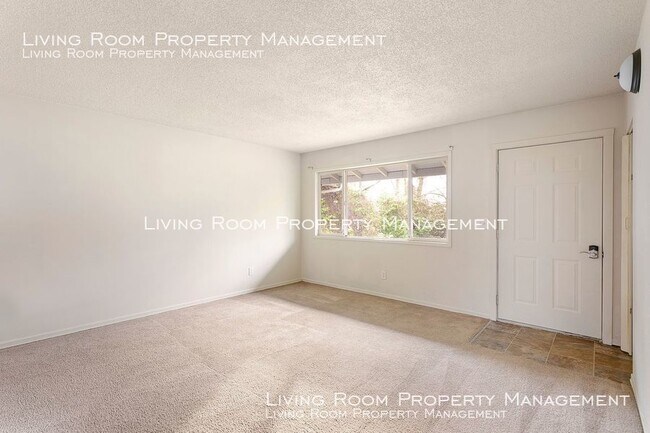 Building Photo - Affordable Duplex in the Heart of Humboldt