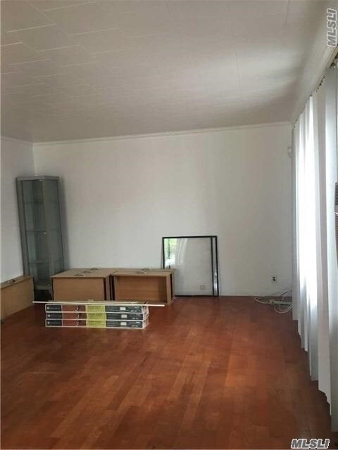 Foto del edificio - 182-11-182-64 64th Ave