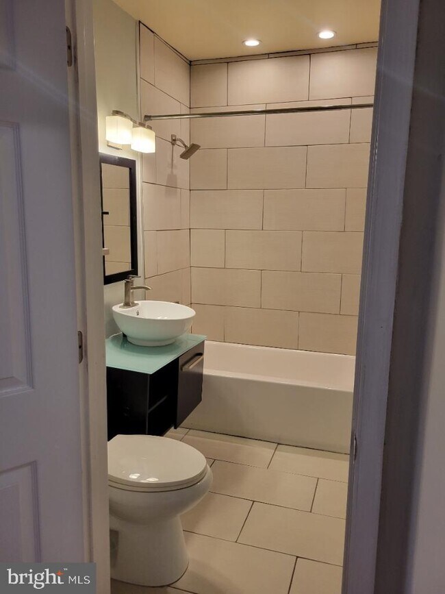 Building Photo - 4044 7th St NE